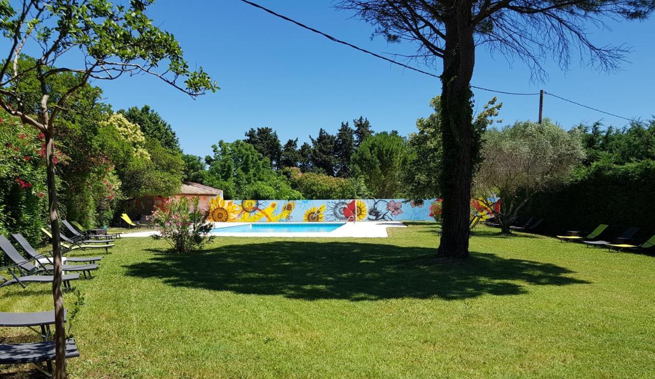 Logis Hotel La Ferme Aviñón Exterior foto