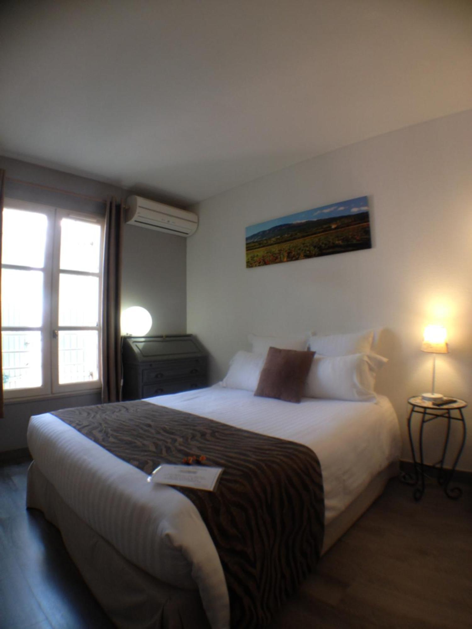 Logis Hotel La Ferme Aviñón Habitación foto